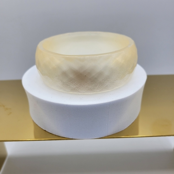 Vintage Cream Bangle Bracelet / Lucite / Beveled - Picture 2 of 4